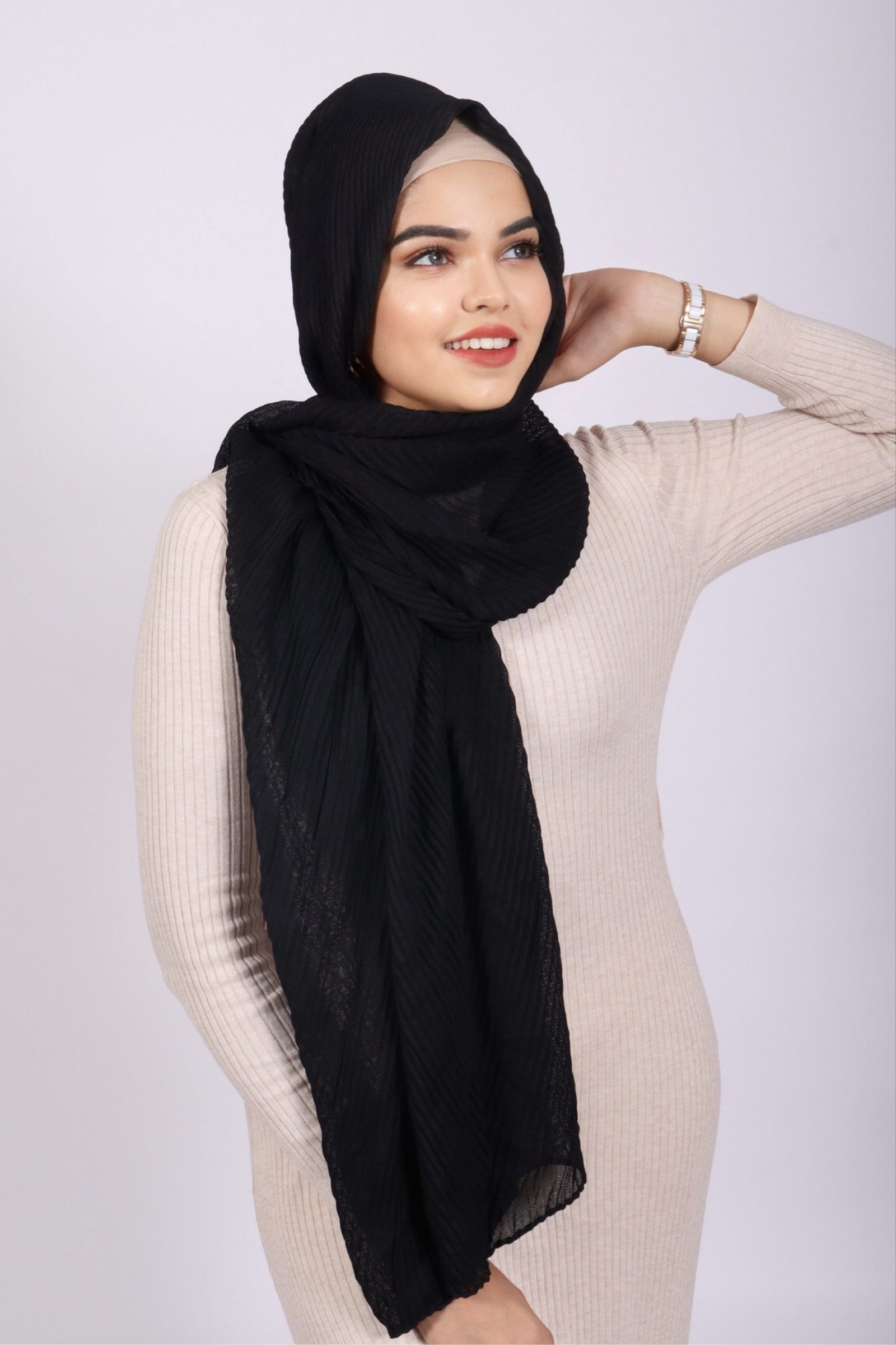 Black Cotton Pleated Hijab - Image 5