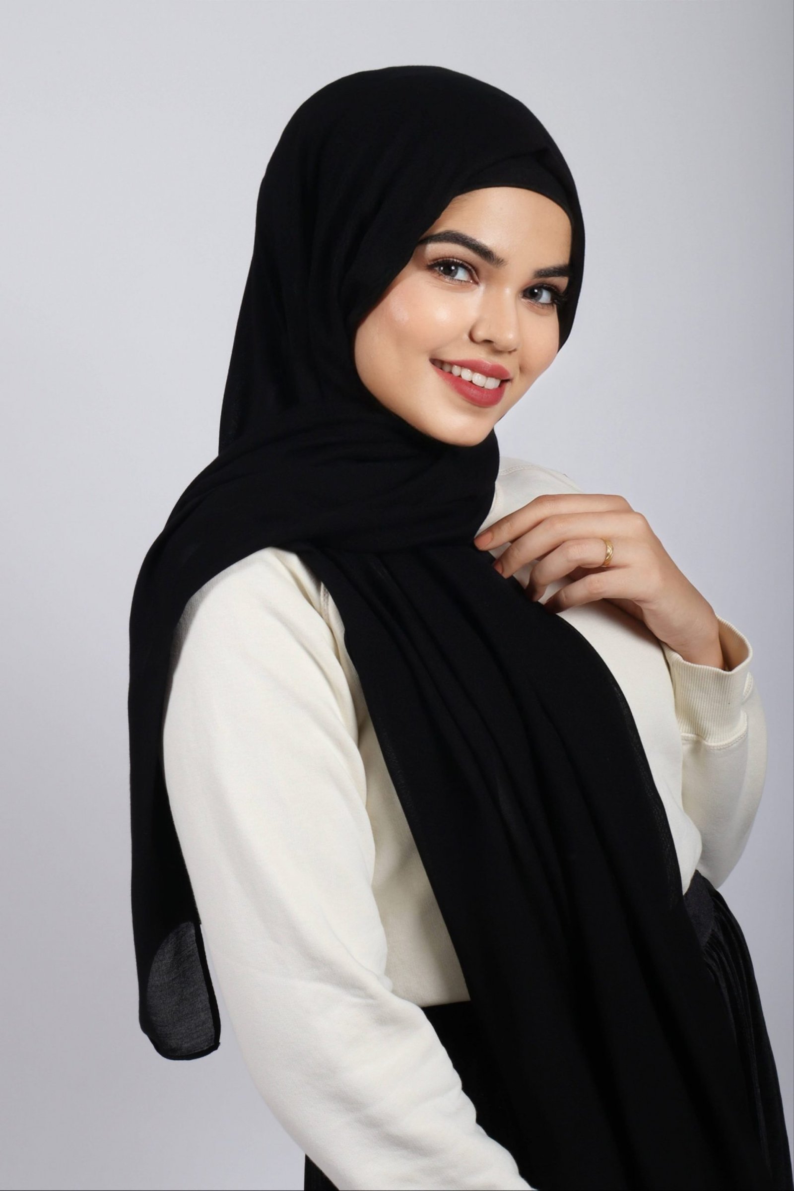 Black Modal Hijab - Image 2
