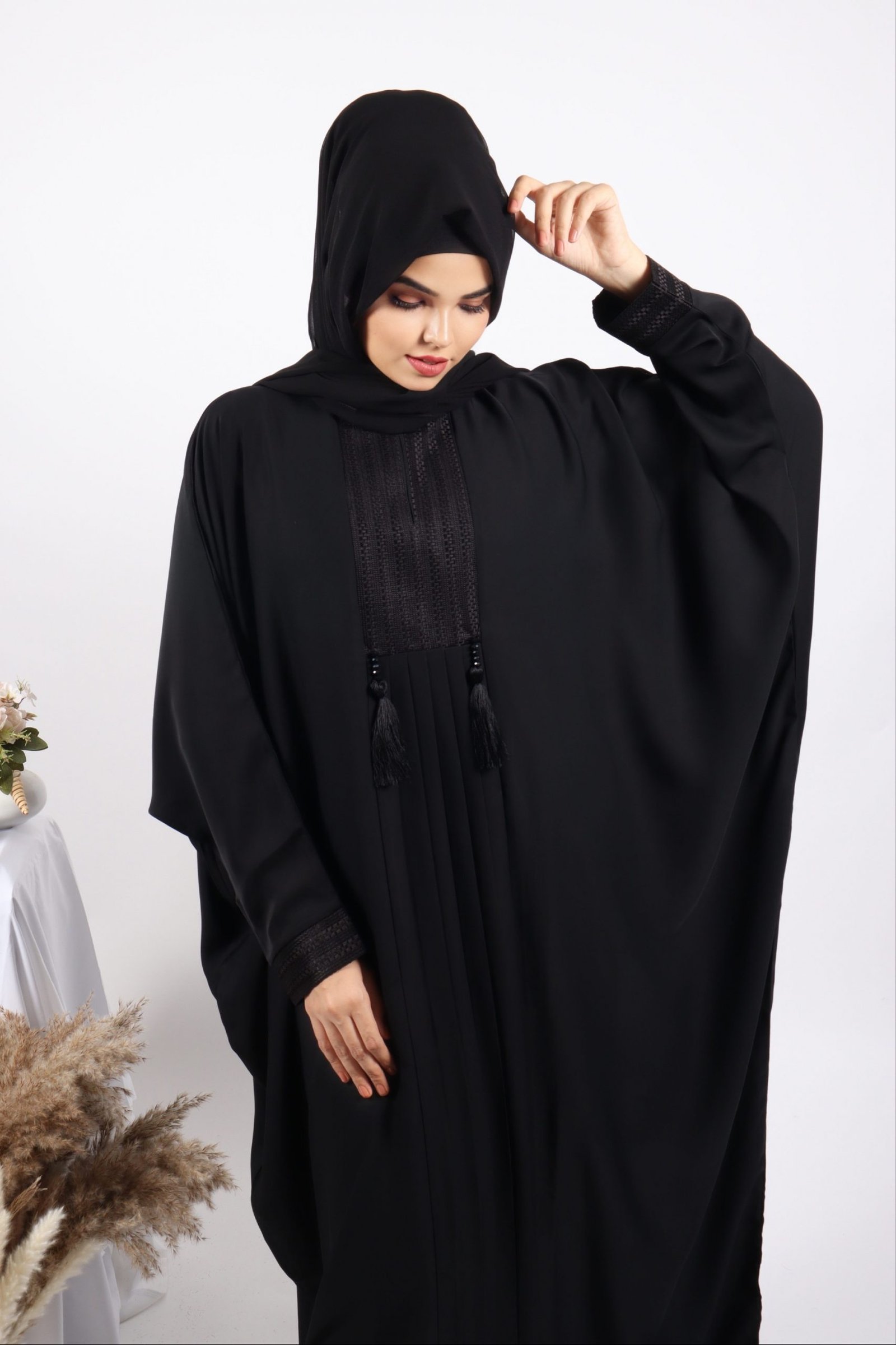 Niyara Luxury Pleated Emirati Kaftan - Image 3