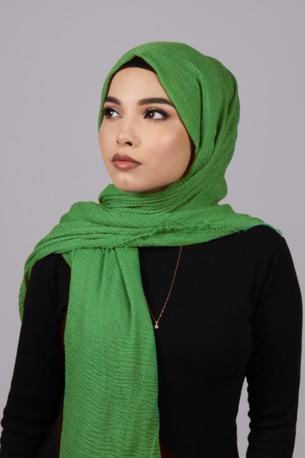 831D4DA7-1D79-4D66-A9F2-2CCCDD19C08C Parrot Green Crinkled Cotton Hijab