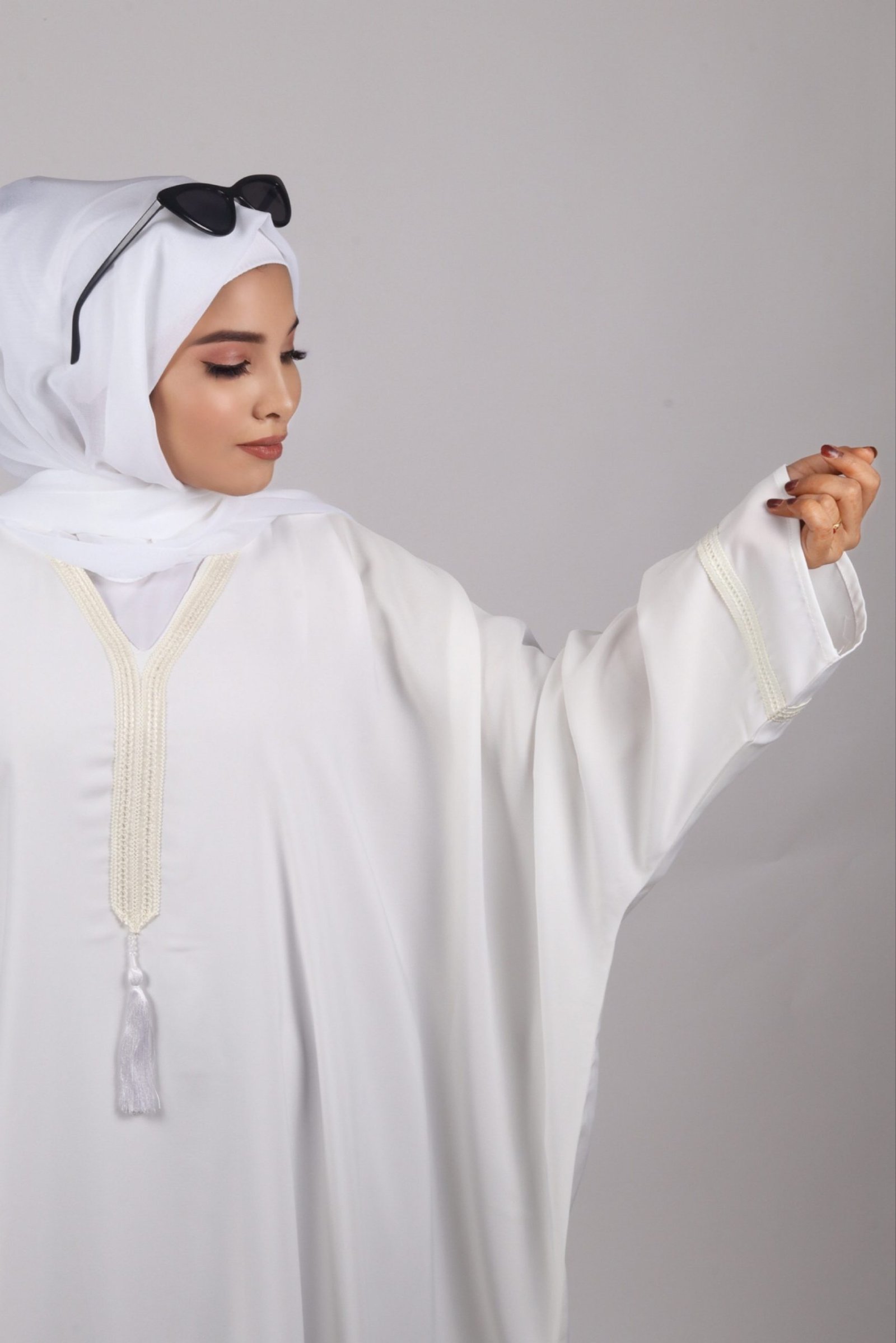 Safa Premium Nida Pristine White Emirati Kaftan For Umrah - Image 2