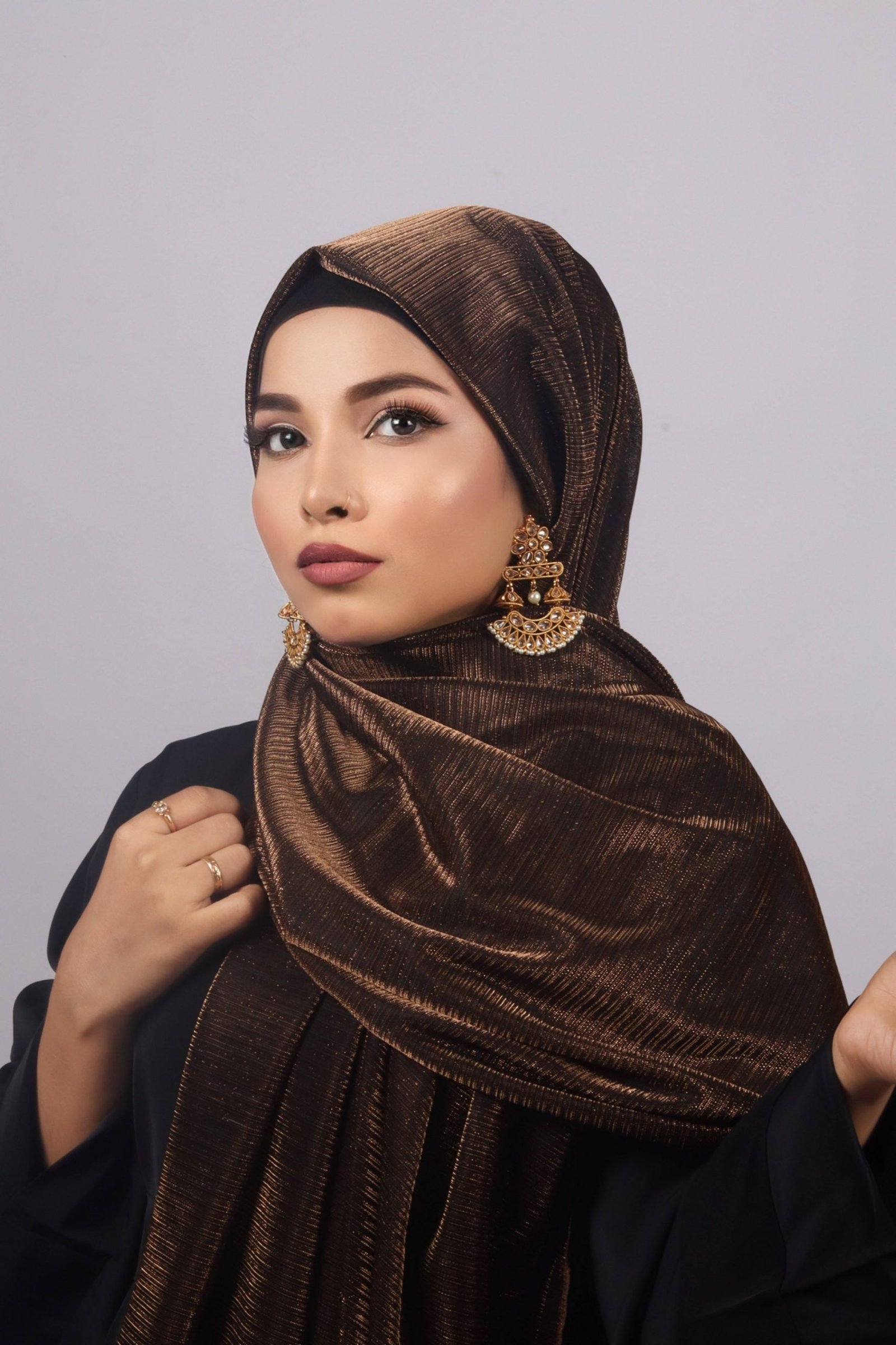 Bronze Gold Metallic Ribbed Hijab - Image 3