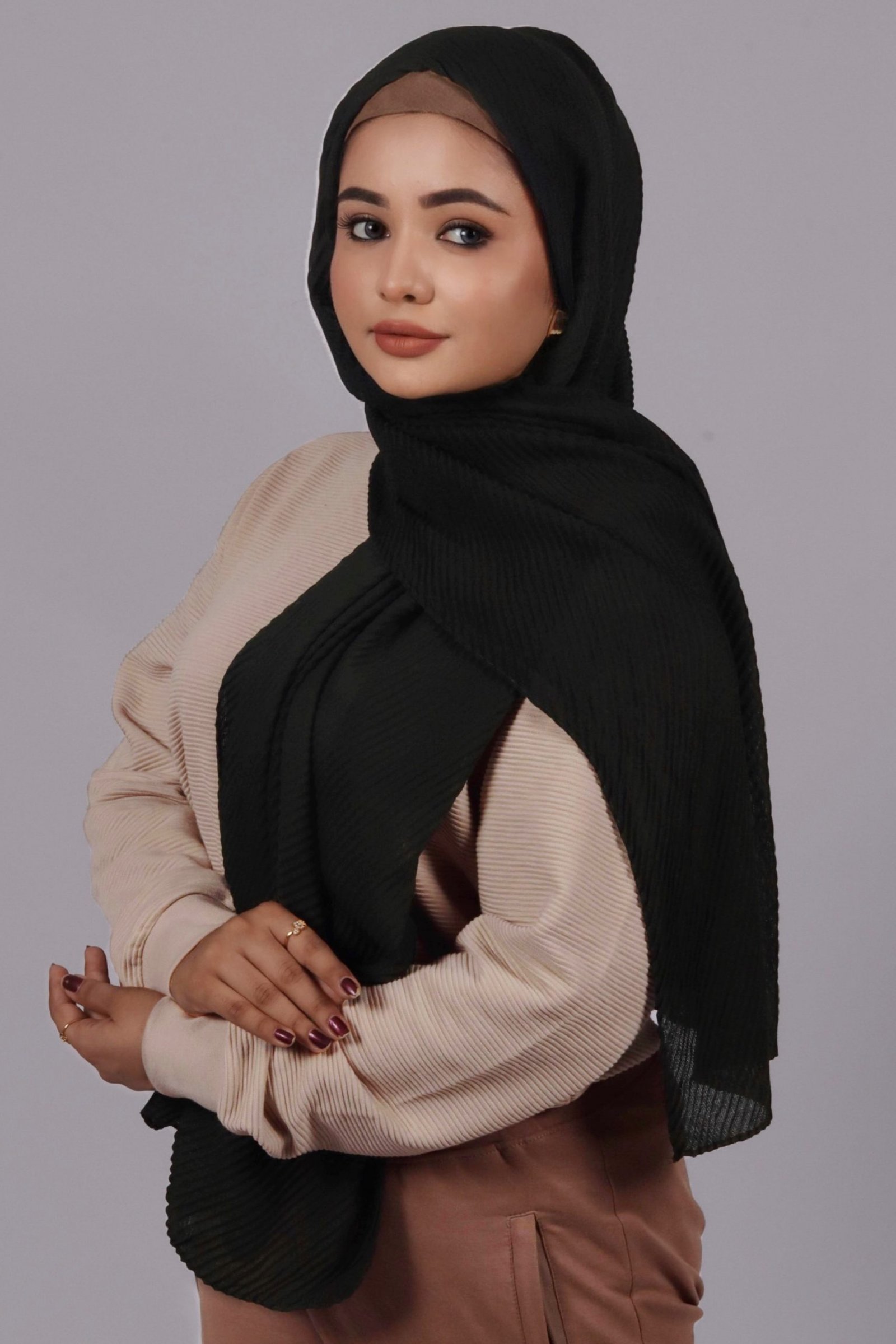 Deep Green Cotton Pleated Hijab - Image 2