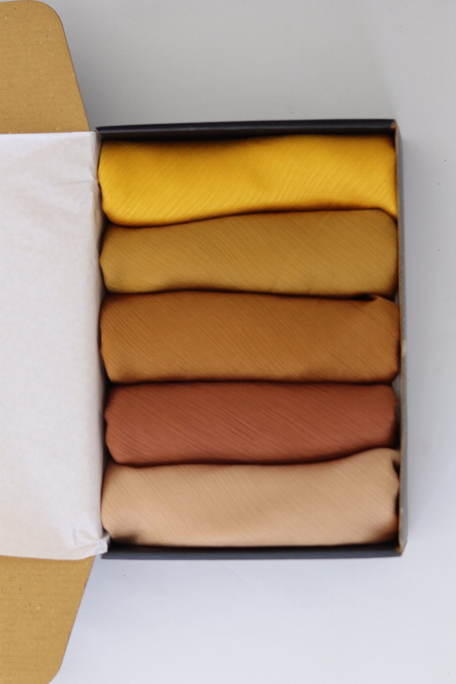 Golden Hour Muna Satin Party Box (Set of 5)